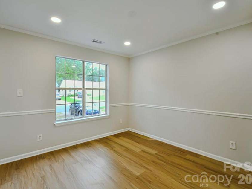 6020 Running Deer Road, Charlotte, NC 28214.  MLS# CAR4409010, YatesRealty ID 41975. 