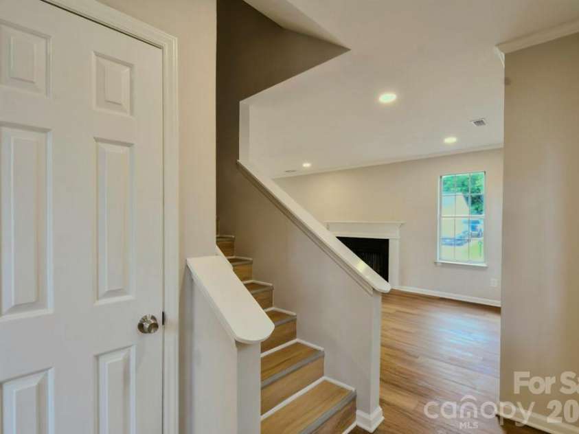 6020 Running Deer Road, Charlotte, NC 28214.  MLS# CAR4409010, YatesRealty ID 41975. 