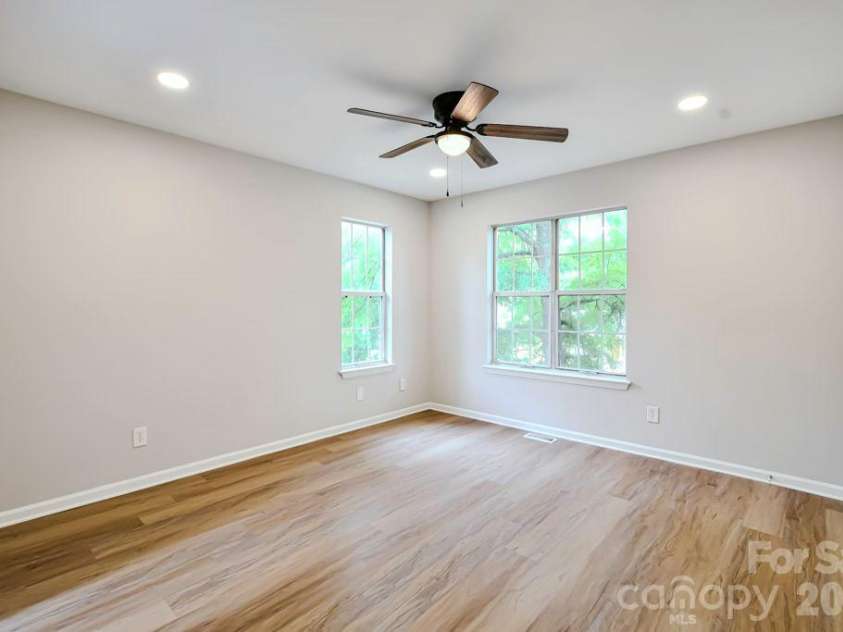6020 Running Deer Road, Charlotte, NC 28214.  MLS# CAR4409010, YatesRealty ID 41975. 