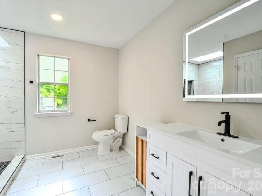 6020 Running Deer Road, Charlotte, NC 28214.  MLS# CAR4409010, YatesRealty ID 41975. 