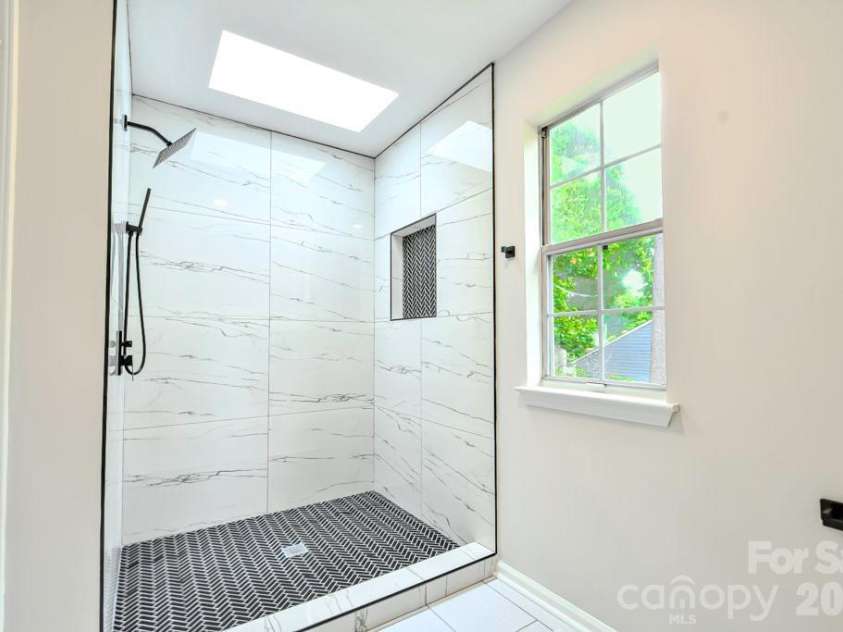 6020 Running Deer Road, Charlotte, NC 28214.  MLS# CAR4409010, YatesRealty ID 41975. 