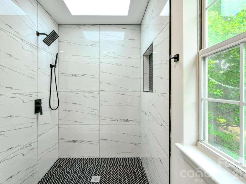 6020 Running Deer Road, Charlotte, NC 28214.  MLS# CAR4409010, YatesRealty ID 41975. 