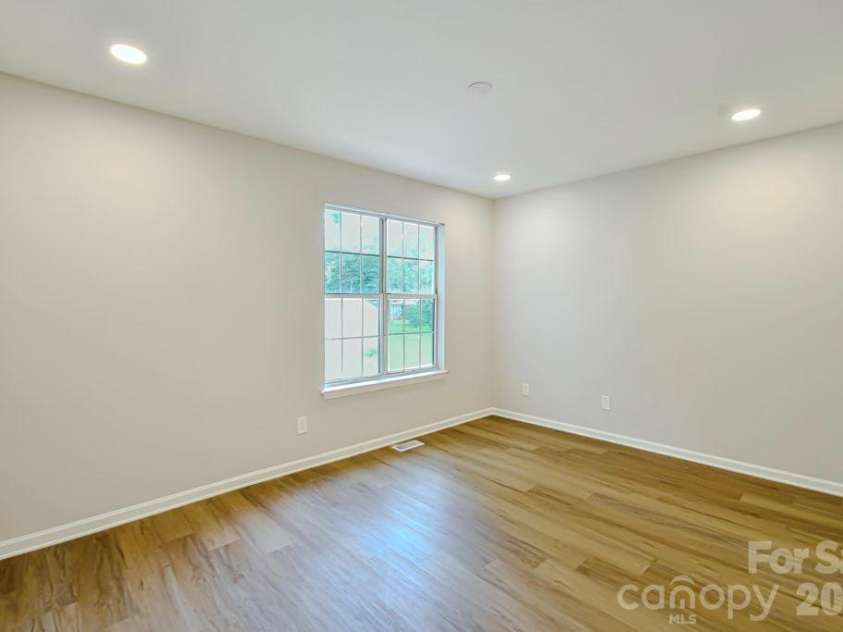 6020 Running Deer Road, Charlotte, NC 28214.  MLS# CAR4409010, YatesRealty ID 41975. 