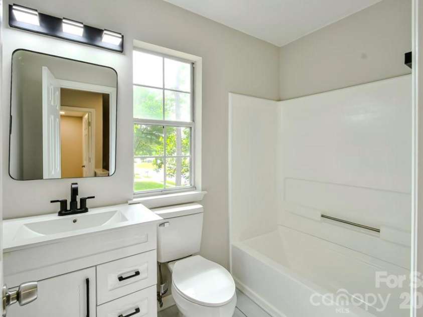 6020 Running Deer Road, Charlotte, NC 28214.  MLS# CAR4409010, YatesRealty ID 41975. 
