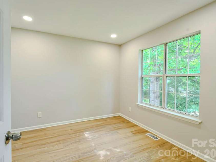 6020 Running Deer Road, Charlotte, NC 28214.  MLS# CAR4409010, YatesRealty ID 41975. 