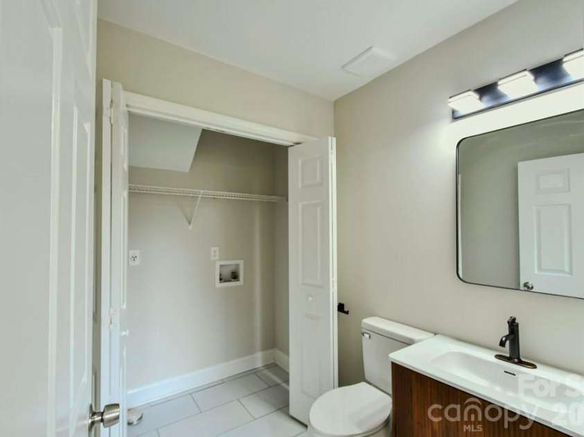 6020 Running Deer Road, Charlotte, NC 28214.  MLS# CAR4409010, YatesRealty ID 41975. 