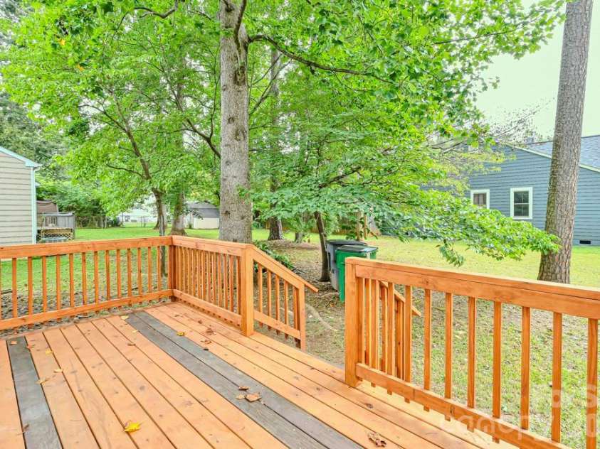 6020 Running Deer Road, Charlotte, NC 28214.  MLS# CAR4409010, YatesRealty ID 41975. 