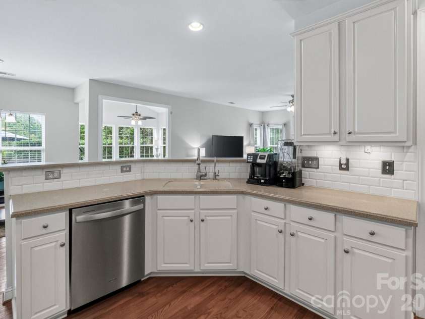 127 Corona Circle, Mooresville, NC 28117.  MLS# CAR4409676, YatesRealty ID 41976. 