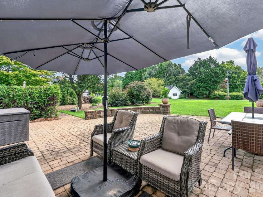 127 Corona Circle, Mooresville, NC 28117.  MLS# CAR4409676, YatesRealty ID 41976. 