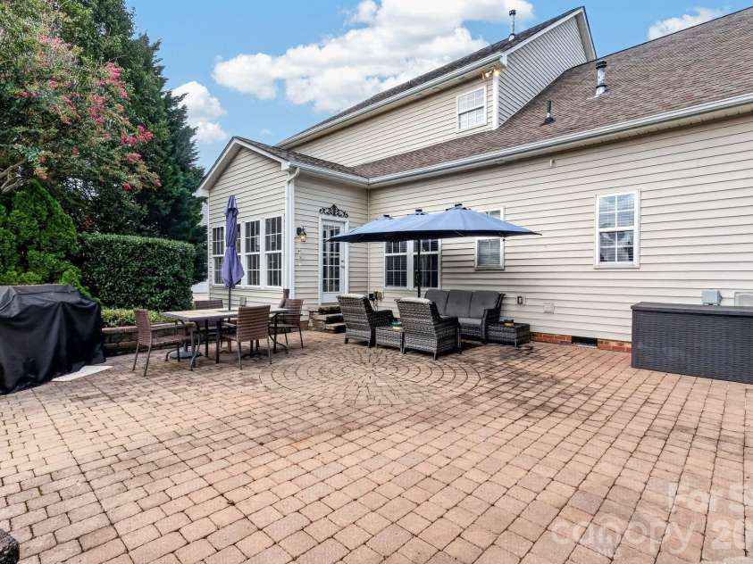 127 Corona Circle, Mooresville, NC 28117.  MLS# CAR4409676, YatesRealty ID 41976. 