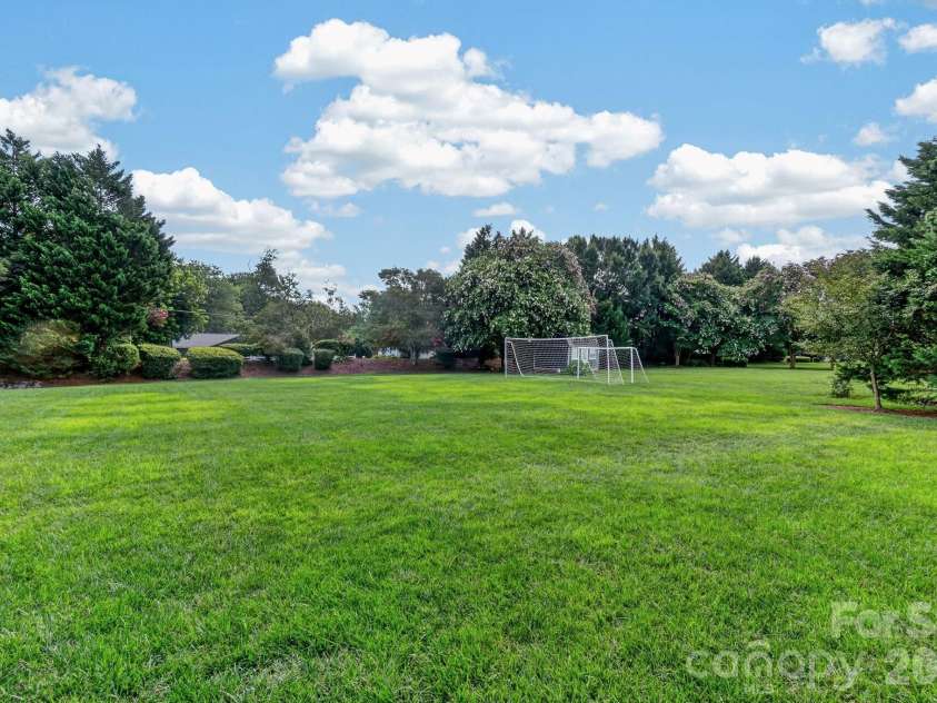 127 Corona Circle, Mooresville, NC 28117.  MLS# CAR4409676, YatesRealty ID 41976. 