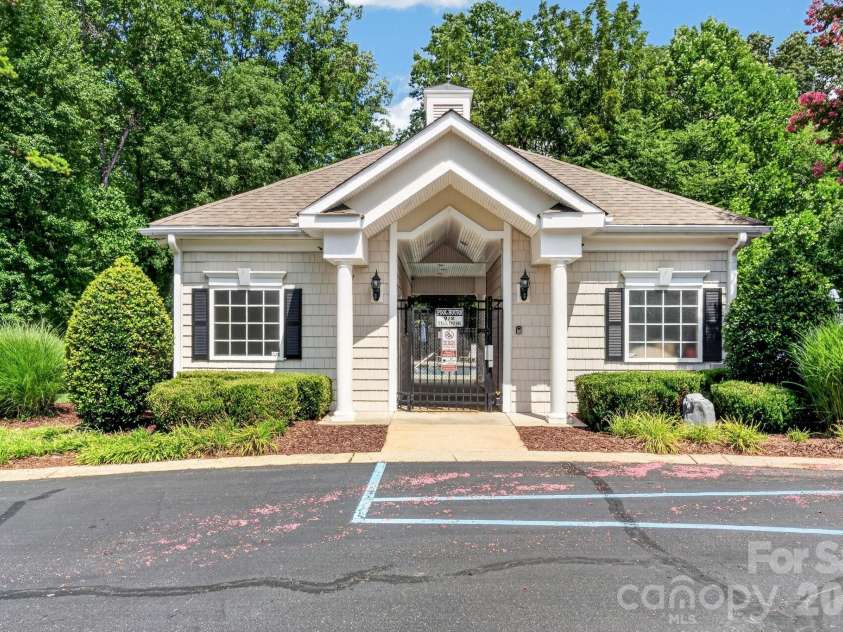127 Corona Circle, Mooresville, NC 28117.  MLS# CAR4409676, YatesRealty ID 41976. 