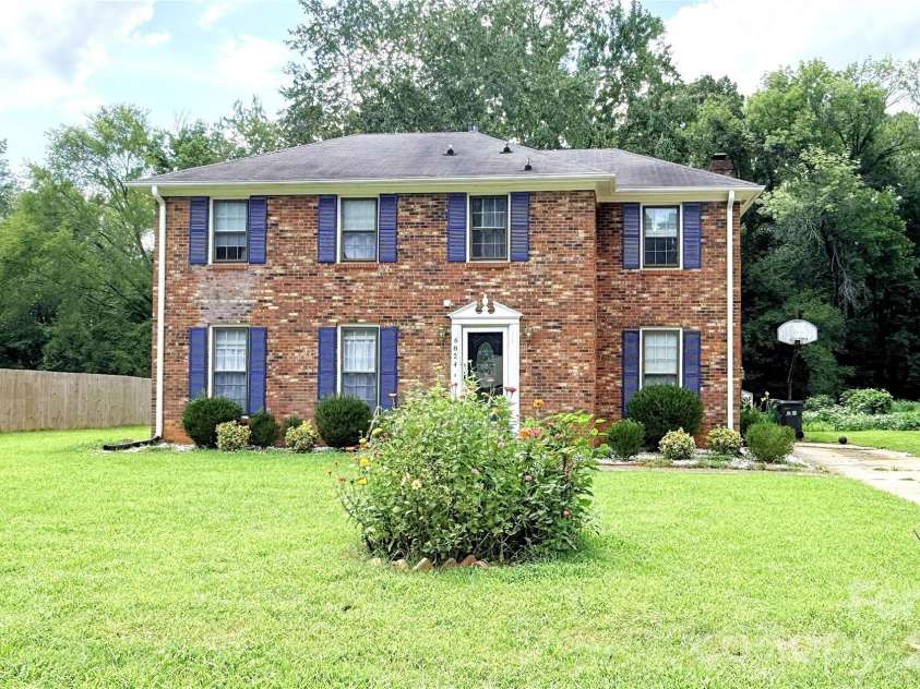 6824 Marlbrook Drive, Charlotte, NC 28212.  MLS# CAR4412255, YatesRealty ID 41979. 