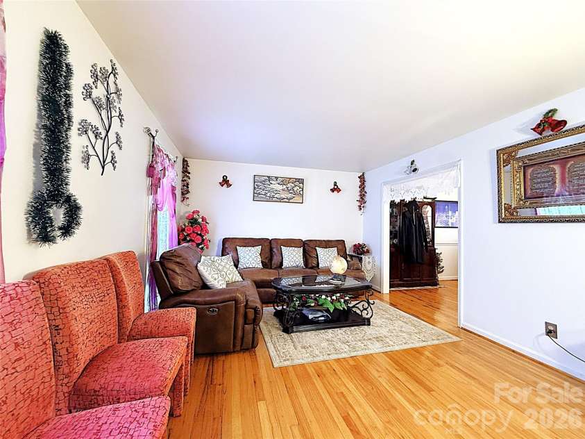 6824 Marlbrook Drive, Charlotte, NC 28212.  MLS# CAR4412255, YatesRealty ID 41979. 