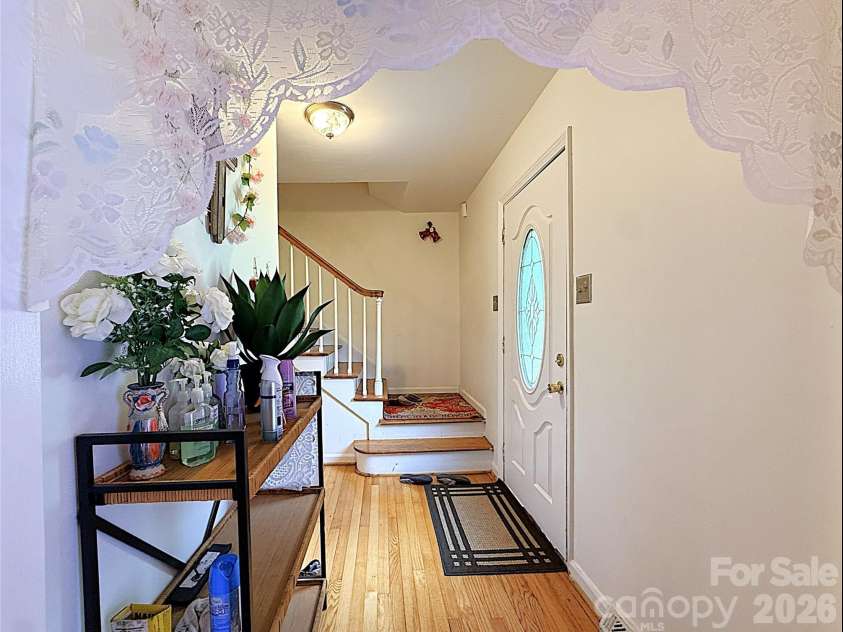 6824 Marlbrook Drive, Charlotte, NC 28212.  MLS# CAR4412255, YatesRealty ID 41979. 