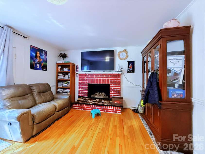 6824 Marlbrook Drive, Charlotte, NC 28212.  MLS# CAR4412255, YatesRealty ID 41979. 