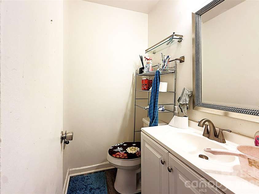 6824 Marlbrook Drive, Charlotte, NC 28212.  MLS# CAR4412255, YatesRealty ID 41979. 
