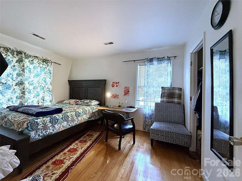 6824 Marlbrook Drive, Charlotte, NC 28212.  MLS# CAR4412255, YatesRealty ID 41979. 