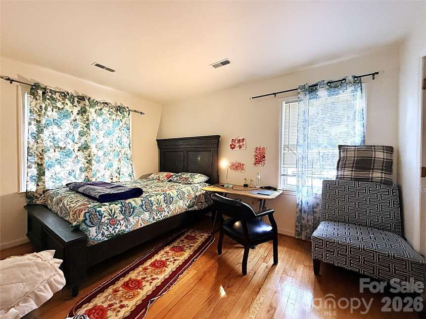 6824 Marlbrook Drive, Charlotte, NC 28212.  MLS# CAR4412255, YatesRealty ID 41979. 