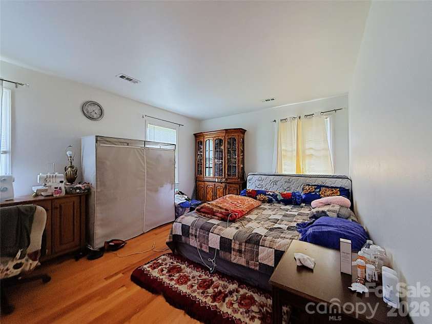 6824 Marlbrook Drive, Charlotte, NC 28212.  MLS# CAR4412255, YatesRealty ID 41979. 