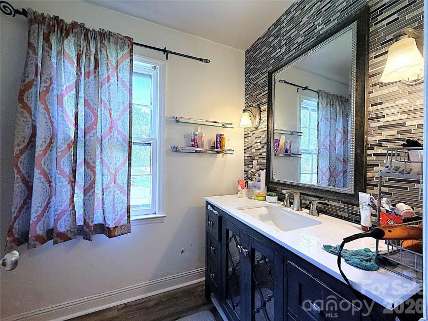 6824 Marlbrook Drive, Charlotte, NC 28212.  MLS# CAR4412255, YatesRealty ID 41979. 