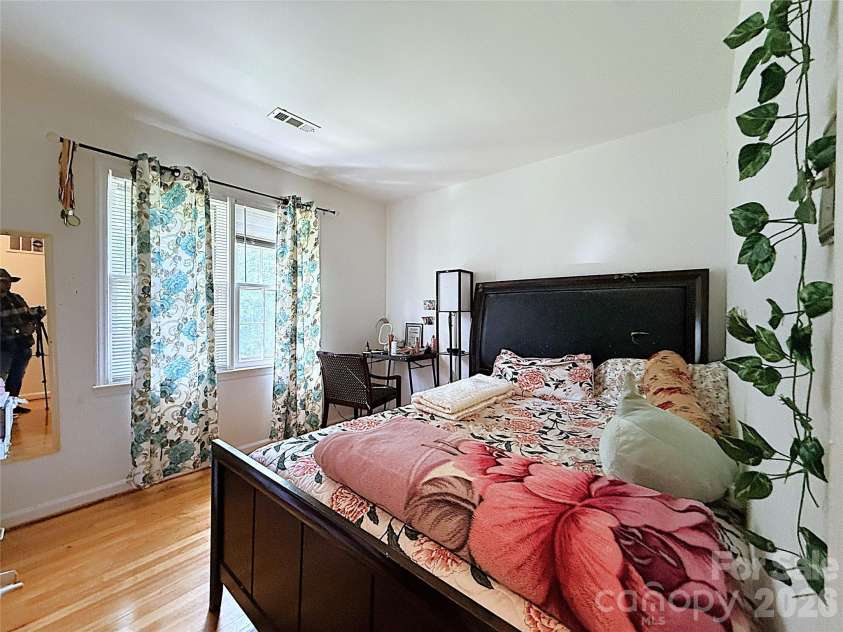 6824 Marlbrook Drive, Charlotte, NC 28212.  MLS# CAR4412255, YatesRealty ID 41979. 
