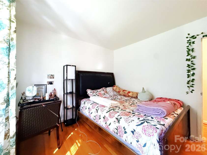 6824 Marlbrook Drive, Charlotte, NC 28212.  MLS# CAR4412255, YatesRealty ID 41979. 