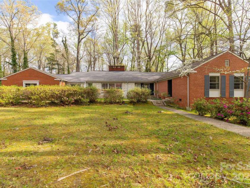 906 Forest Drive, Lancaster, SC 29720.  MLS# CAR4226084, YatesRealty ID 4198. 