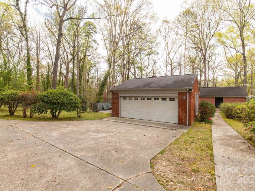 906 Forest Drive, Lancaster, SC 29720.  MLS# CAR4226084, YatesRealty ID 4198. 