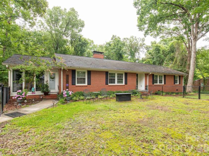 938 Forest Drive, Lancaster, SC 29720.  MLS# CAR4410690, YatesRealty ID 41980. 