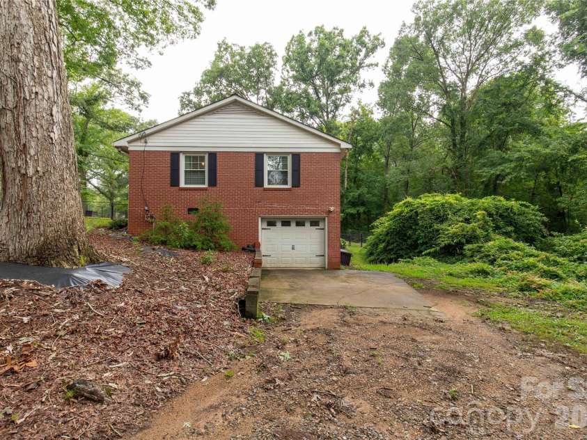 938 Forest Drive, Lancaster, SC 29720.  MLS# CAR4410690, YatesRealty ID 41980. 