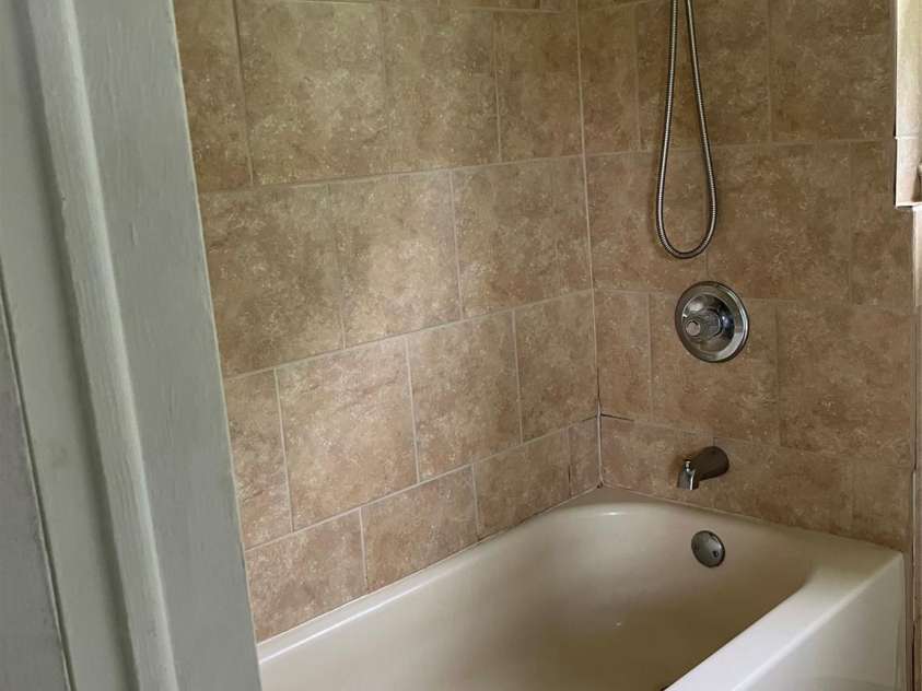 104 Countryside Drive, Lenoir, NC 28645.  MLS# CAR4325200, YatesRealty ID 41983. Bath