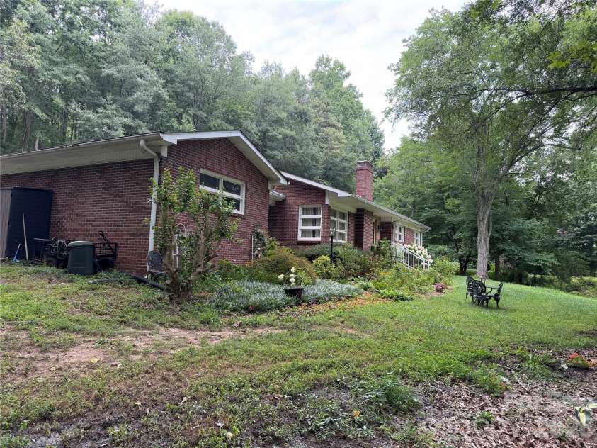 215 Mariposa Road, Stanley, NC 28164.  MLS# CAR4411757, YatesRealty ID 41986. 