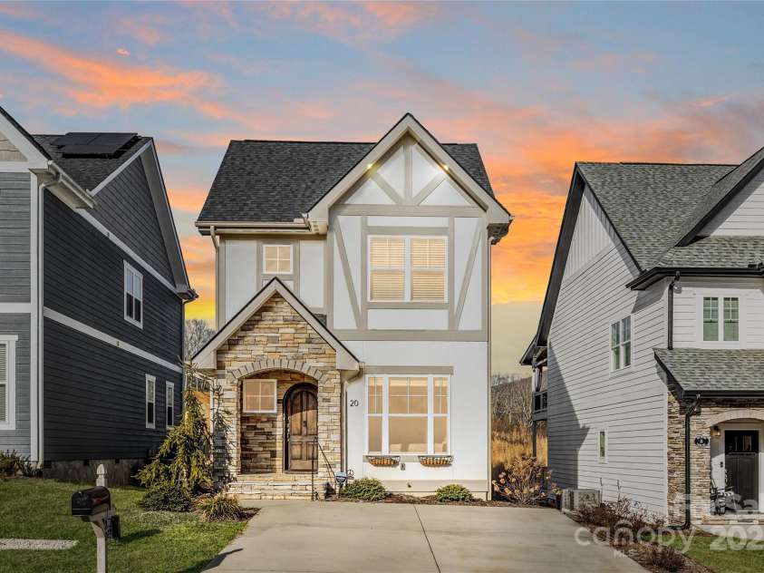 20 Tudor Way, Black Mountain, NC 28711.  MLS# CAR4294426, YatesRealty ID 41987. 