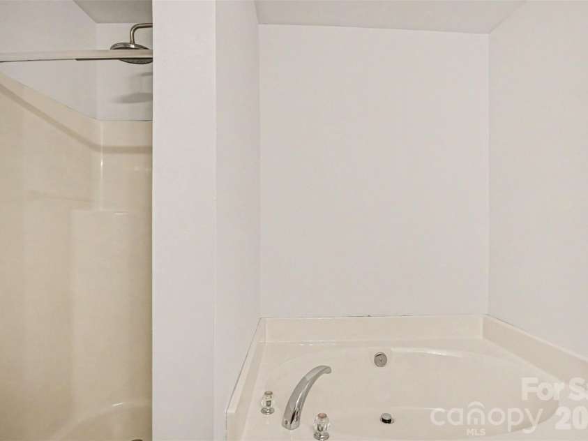 7763 Abigail Glen Drive, Charlotte, NC 28212.  MLS# CAR4408436, YatesRealty ID 41988. 