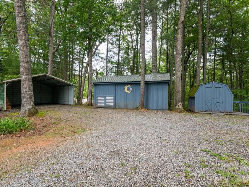 427 Shadowwood Drive, Leicester, NC 28748.  MLS# CAR4292617, YatesRealty ID 4199. 