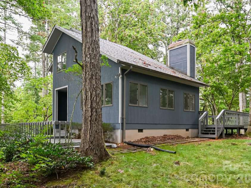427 Shadowwood Drive, Leicester, NC 28748.  MLS# CAR4292617, YatesRealty ID 4199. 