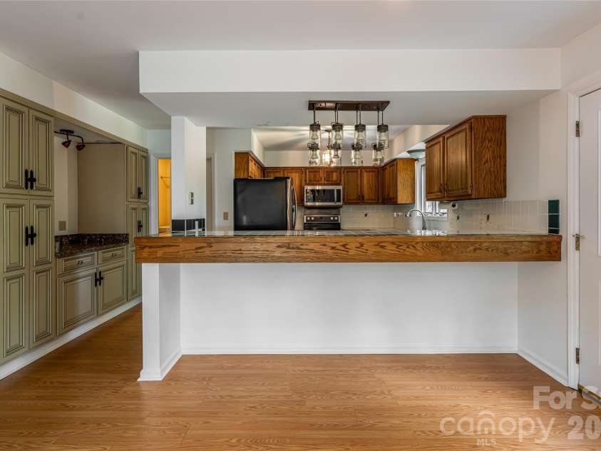 427 Shadowwood Drive, Leicester, NC 28748.  MLS# CAR4292617, YatesRealty ID 4199. 