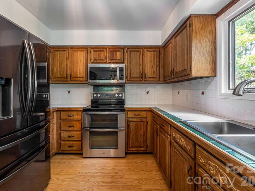 427 Shadowwood Drive, Leicester, NC 28748.  MLS# CAR4292617, YatesRealty ID 4199. 