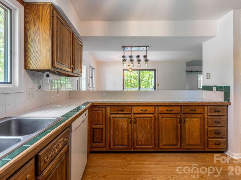 427 Shadowwood Drive, Leicester, NC 28748.  MLS# CAR4292617, YatesRealty ID 4199. 