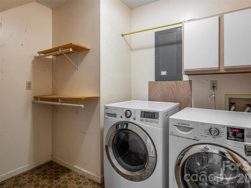 427 Shadowwood Drive, Leicester, NC 28748.  MLS# CAR4292617, YatesRealty ID 4199. 