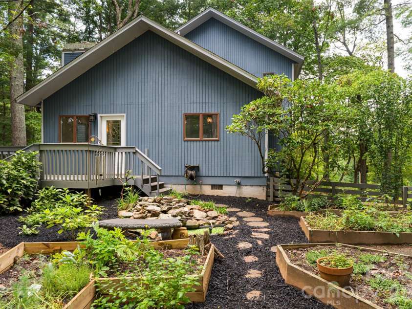 427 Shadowwood Drive, Leicester, NC 28748.  MLS# CAR4292617, YatesRealty ID 4199. 