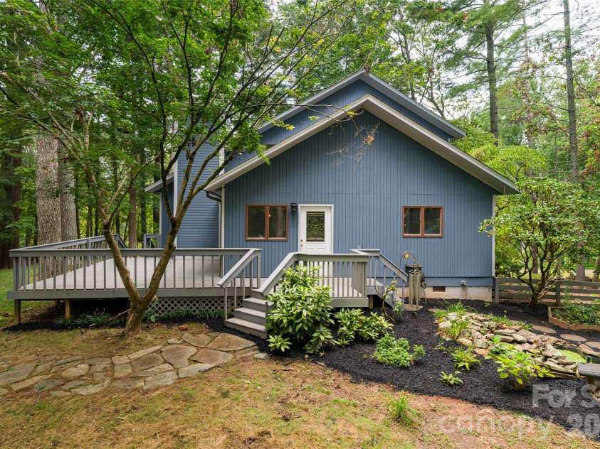 427 Shadowwood Drive, Leicester, NC 28748.  MLS# CAR4292617, YatesRealty ID 4199. 