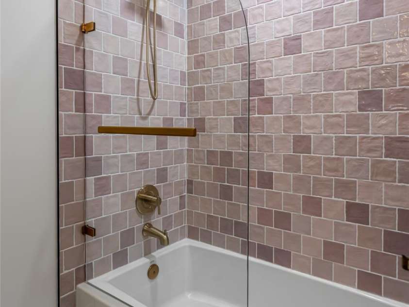 427 Shadowwood Drive, Leicester, NC 28748.  MLS# CAR4292617, YatesRealty ID 4199. Upstairs bath