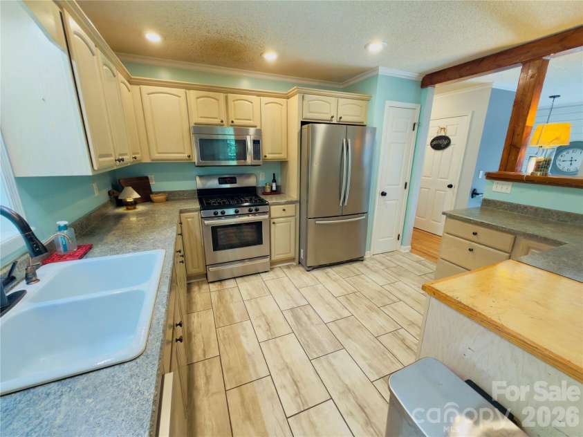 2031 Cam Drive, Morganton, NC 28655.  MLS# CAR4412251, YatesRealty ID 41990. Kitchen dining entry