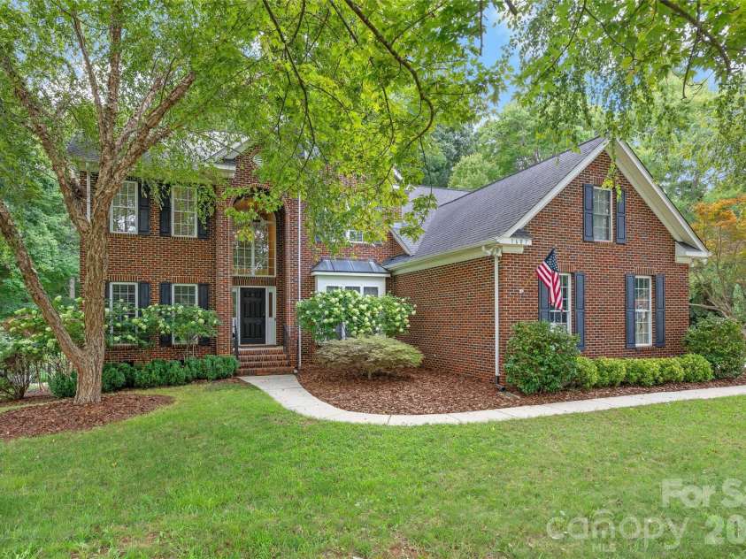 1607 Crestgate Drive, Waxhaw, NC 28173.  MLS# CAR4412289, YatesRealty ID 41992. 