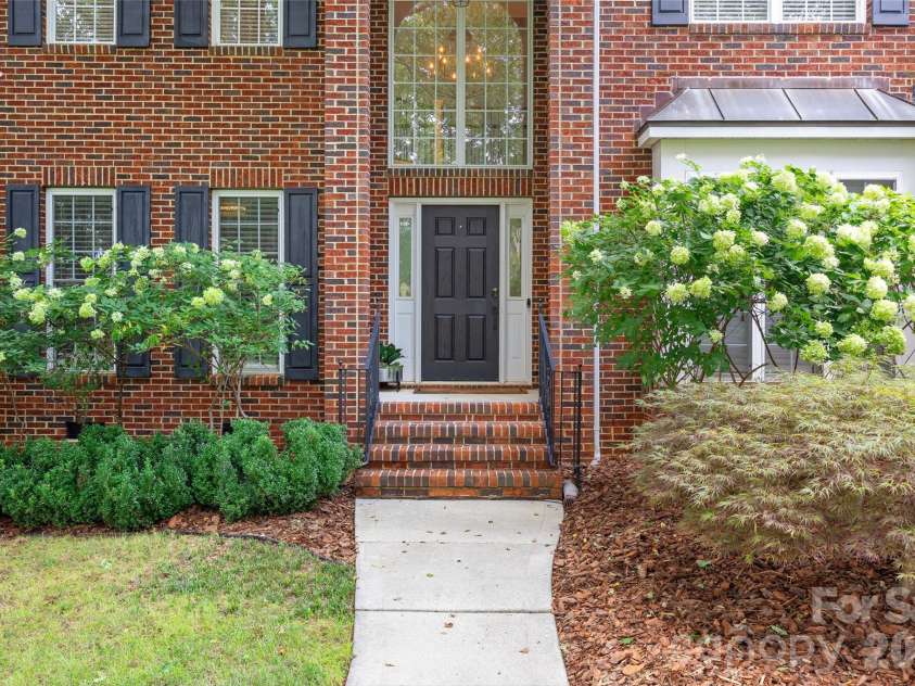 1607 Crestgate Drive, Waxhaw, NC 28173.  MLS# CAR4412289, YatesRealty ID 41992. 