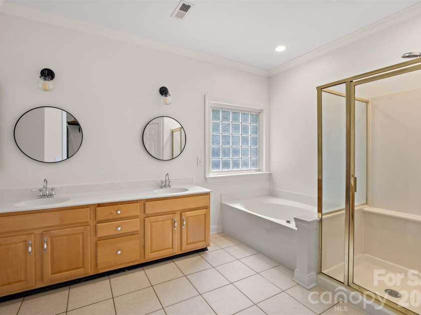 1607 Crestgate Drive, Waxhaw, NC 28173.  MLS# CAR4412289, YatesRealty ID 41992. 