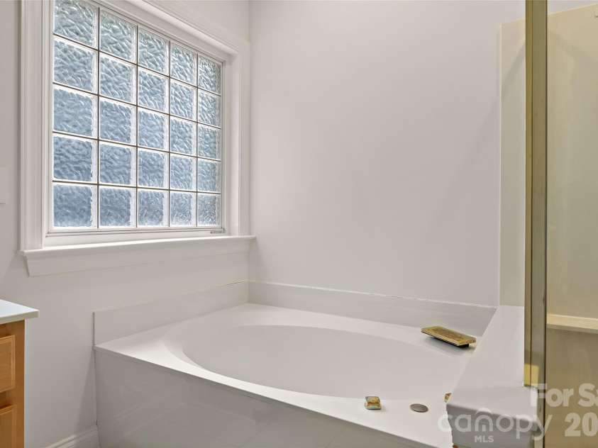 1607 Crestgate Drive, Waxhaw, NC 28173.  MLS# CAR4412289, YatesRealty ID 41992. 