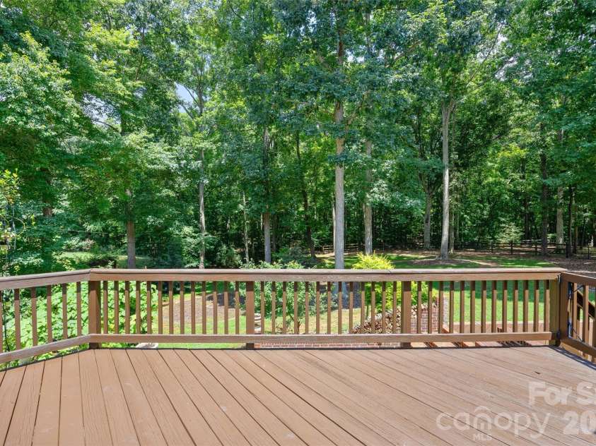 1607 Crestgate Drive, Waxhaw, NC 28173.  MLS# CAR4412289, YatesRealty ID 41992. 